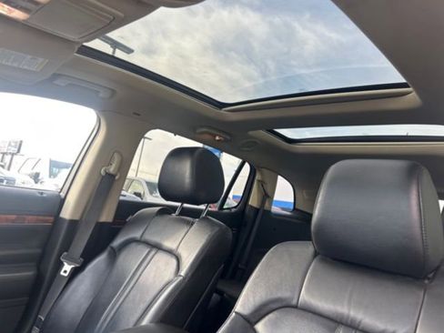 Used 2018 Lincoln MKT AWD image 10