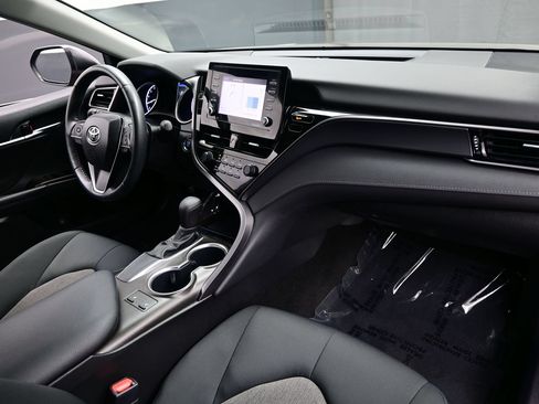 Used 2021 Toyota Camry LE w/ Cold Weather Package FWD image 15