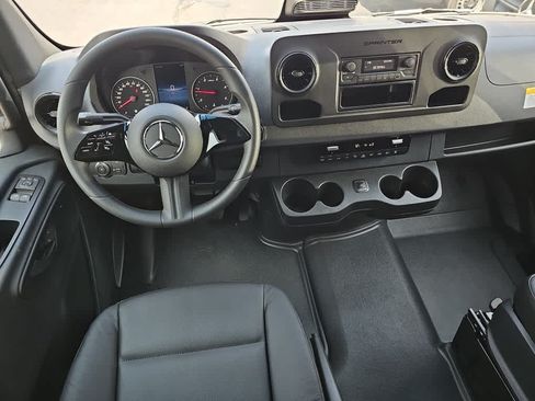 Used 2025 Mercedes-Benz Sprinter 2500 image 14