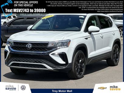 Used 2023 Volkswagen Taos SE w/ Black Wheel Package