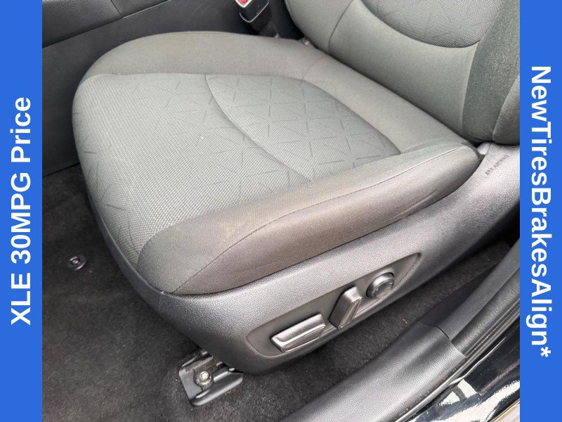 Used 2024 Toyota RAV4 XLE FWD image 17