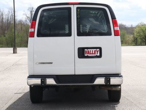 Used 2024 Chevrolet Express 2500 w/ Driver Convenience Package RWD image 8