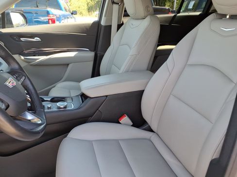 Used 2023 Cadillac XT4 Luxury w/ LPO, ONYX Package AWD/4WD image 4