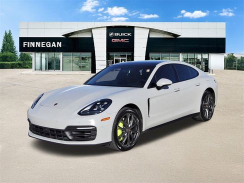 Used 2022 Porsche Panamera 4 image 3