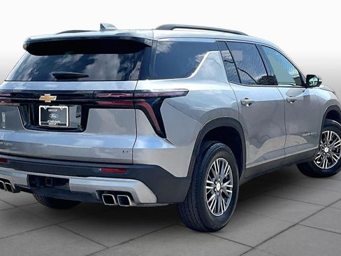 Used 2024 Chevrolet Traverse LT FWD image 13