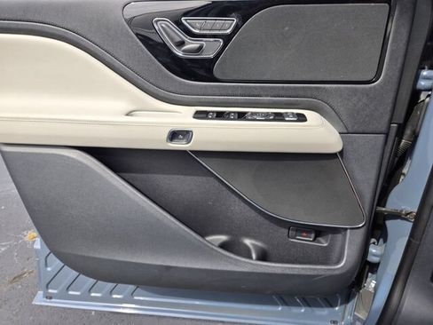 Used 2026 Lincoln Aviator 2WD w/ Jet Appearance Package image 33