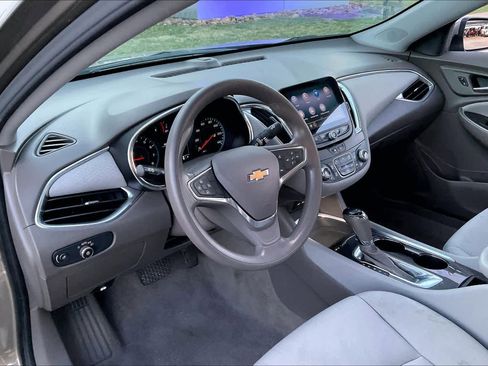 Used 2020 Chevrolet Malibu LT image 17