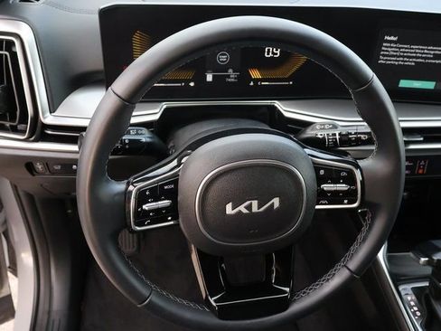 Used 2025 Kia Sorento EX w/ Panoramic Sunroof Package image 29