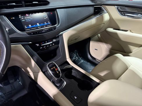 Used 2019 Cadillac XT5 FWD image 27