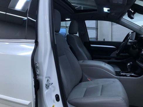 Certified 2017 Toyota Highlander XLE image 22