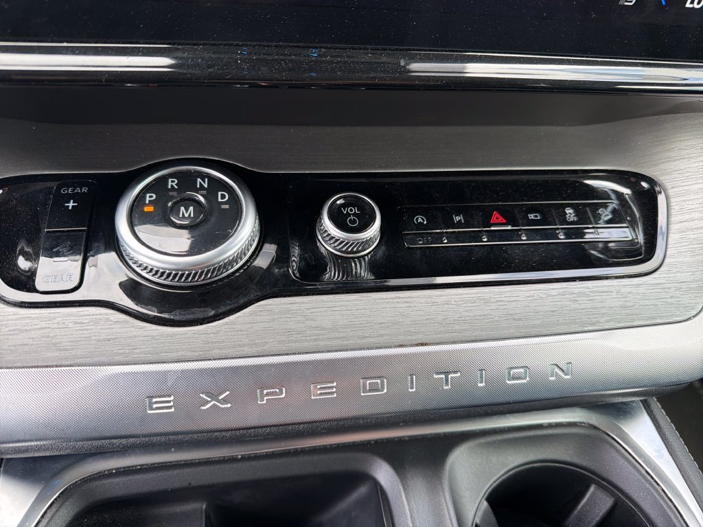Used 2025 Ford Expedition Max Platinum AWD/4WD image 18