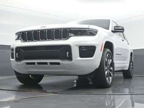Used 2023 Jeep Grand Cherokee Overland AWD/4WD image 46