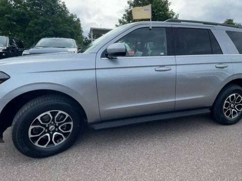 Certified 2024 Ford Expedition XLT AWD/4WD image 5