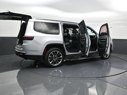 Used 2022 Jeep Wagoneer Series III w/ Premium Group I image 34