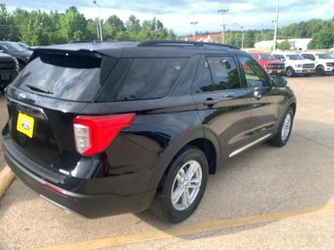 Used 2022 Ford Explorer XLT w/ Equipment Group 202A image 7