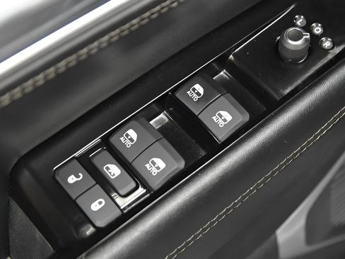 Used 2024 Jeep Wagoneer L Series II RWD image 17