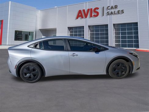 Used 2025 Toyota Prius LE image 5