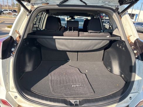 Used 2018 Toyota RAV4 XLE image 8