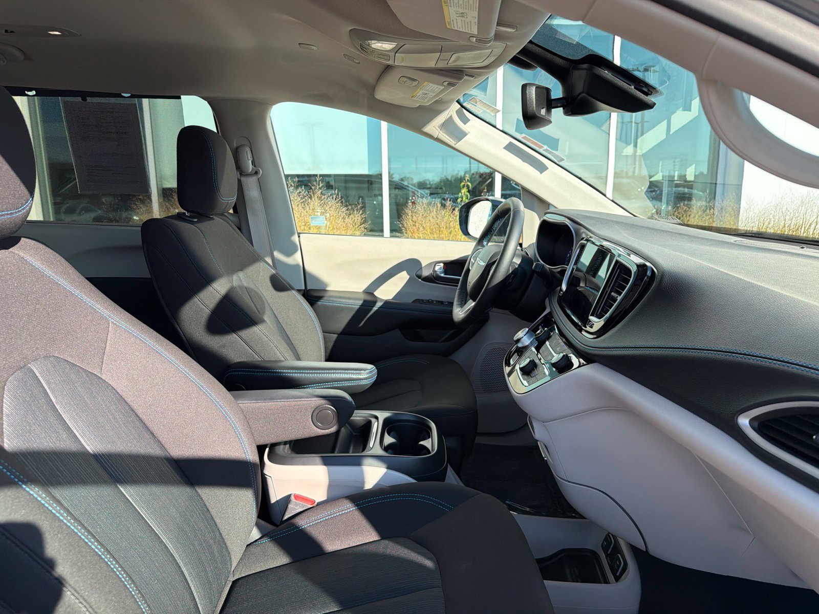 Used 2021 Chrysler Pacifica Touring w/ Cold Weather Group FWD image 57