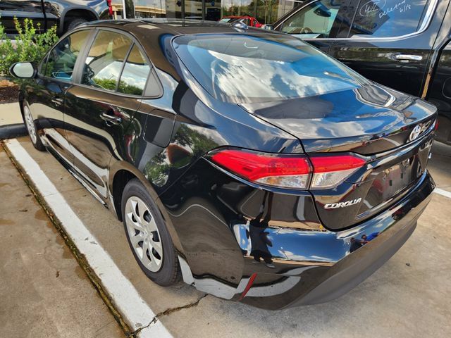 Used 2025 Toyota Corolla LE FWD image 4