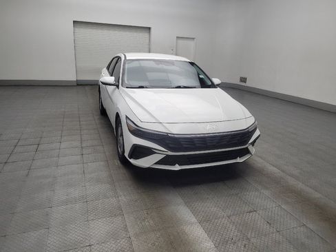 Used 2025 Hyundai Elantra SE FWD image 13