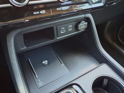 Used 2025 Honda Pilot EX-L image 13