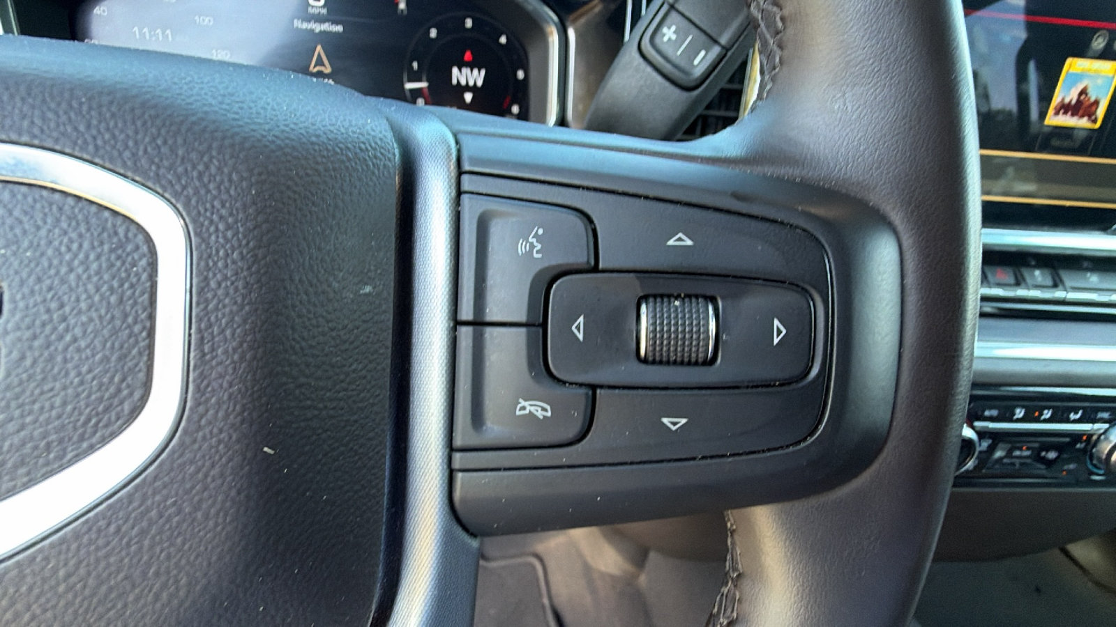 Used 2025 GMC Sierra 1500 SLT AWD/4WD image 27