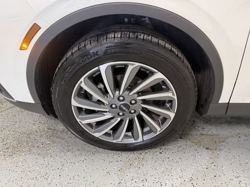 Used 2023 Lincoln Corsair Reserve AWD/4WD image 32
