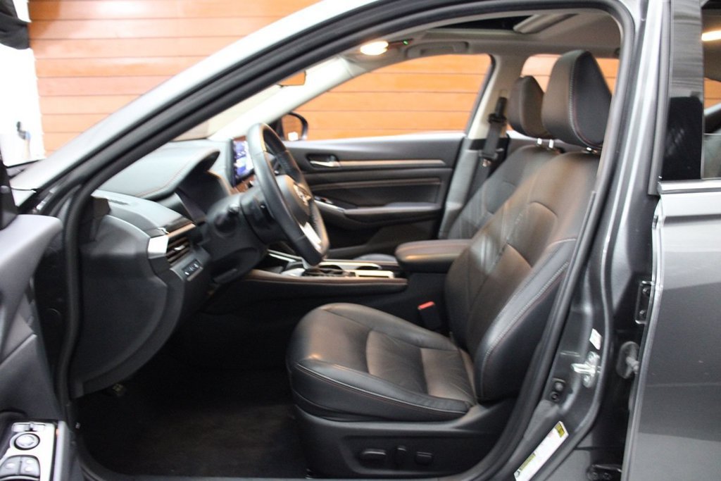 Used 2023 Nissan Altima 2.5 SR w/ SR Premium Package FWD image 13