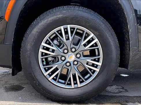 Used 2024 Chevrolet Traverse LT FWD image 35