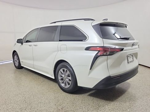 Used 2021 Toyota Sienna XLE FWD image 7
