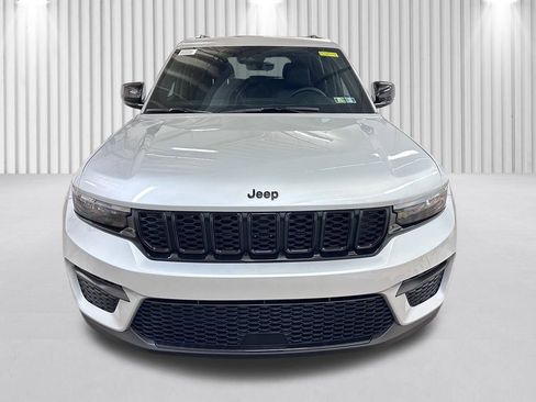New 2025 Jeep Grand Cherokee Laredo image 11