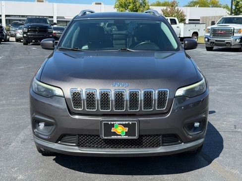 Used 2019 Jeep Cherokee Latitude Plus w/ Comfort/Convenience Group image 3