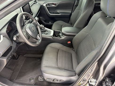 Used 2024 Toyota RAV4 SE w/ Weather Package AWD/4WD image 5