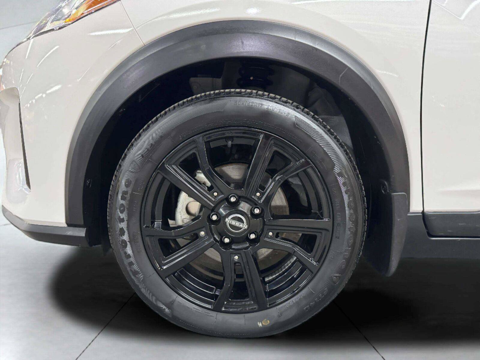 Used 2023 Nissan Kicks SR w/ SR Premium Package FWD image 58