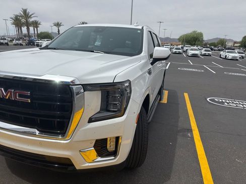 Used 2024 GMC Yukon SLE w/ Gmc Pro Safety Plus Package image 3