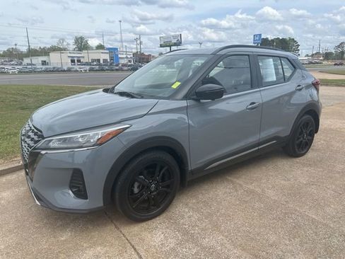 Used 2024 Nissan Kicks SR FWD image 3