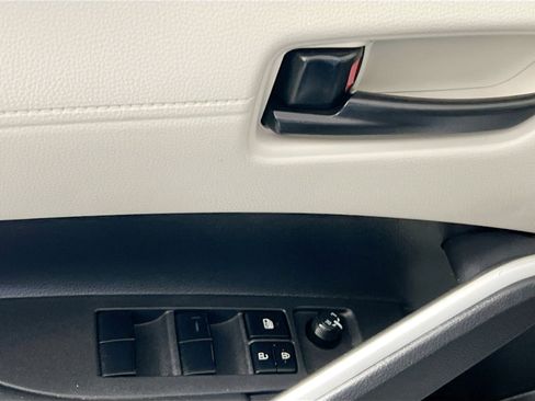 Used 2024 Toyota Corolla Cross L image 16