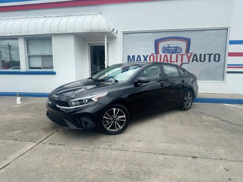 Used 2023 Kia Forte LXS w/ LXS Technology Package FWD image 2
