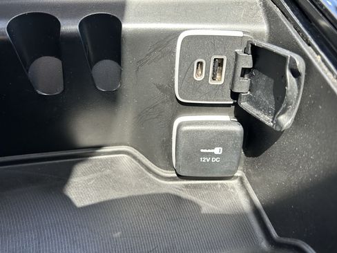 Used 2025 Chrysler Pacifica Limited FWD image 29