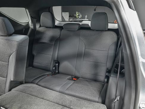 Used 2024 Chevrolet Traverse LS FWD image 28