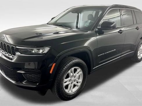 Used 2023 Jeep Grand Cherokee Laredo image 4