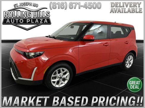 Used 2023 Kia Soul LX w/ LX Technology Package FWD image 1