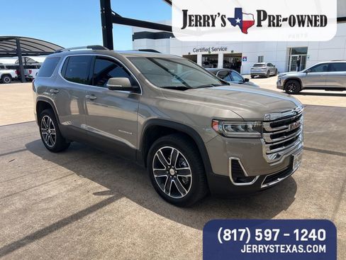 Used 2023 GMC Acadia SLT w/ Technology Package FWD image 2