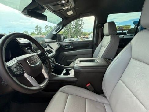 Used 2023 GMC Yukon SLT w/ SLT Luxury Package RWD image 13