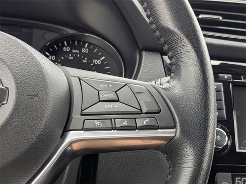 Used 2020 Nissan Rogue SV image 30