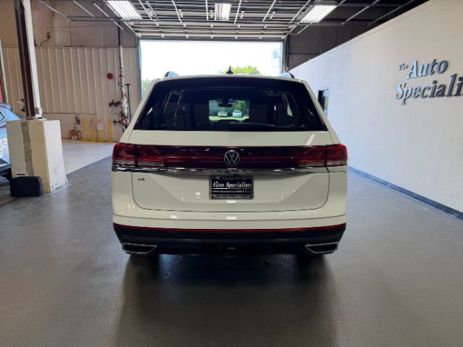 Used 2025 Volkswagen Atlas SE FWD image 4