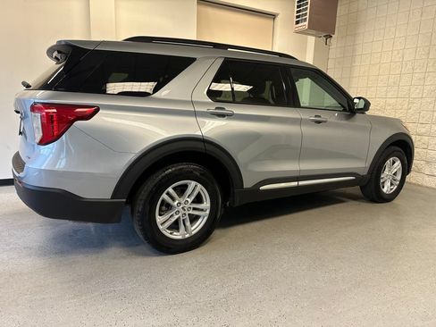 Used 2023 Ford Explorer XLT AWD/4WD image 45