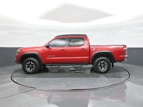 Used 2020 Toyota Tacoma TRD Off-Road AWD/4WD image 4