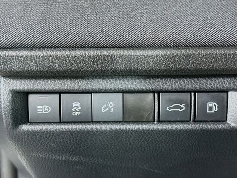 Used 2025 Toyota Camry LE image 17